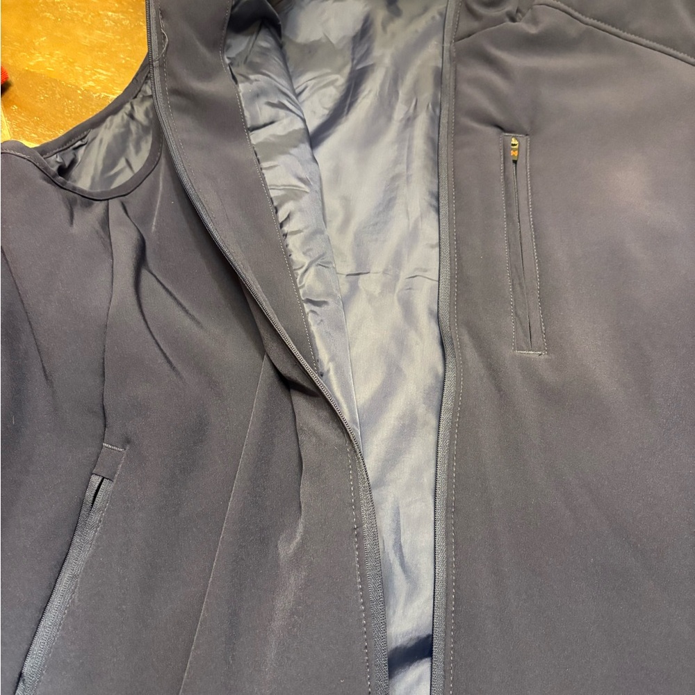 Navy blue vest in a windproof fabric perfect for the outdoorsman